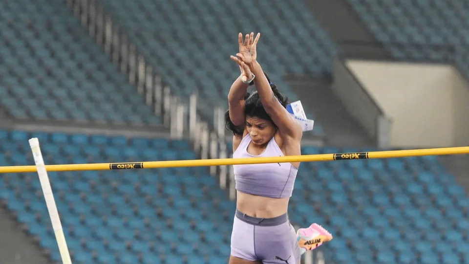 Baranica Elangovan cleared 4.10m to win the women's pole vault at the National Open Athletics Championships in Delhi, while Mubassina Mohammed won the women's long jump with 6.38m.